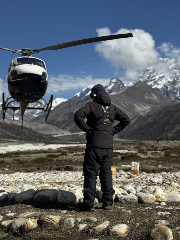 basecamp-helicopter-about-side